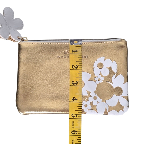 Marc Jacobs Gold Wristlet with White Floral Design - Picture 2 of 10